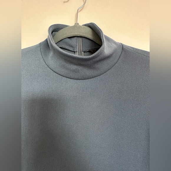 Super cute long sleeved Tunic, never worn, with tags from Club Monaco. - Picture 3 of 6